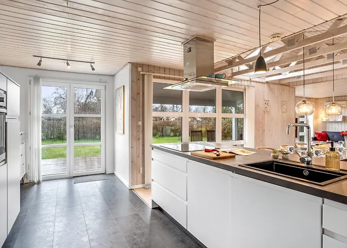 Mira - 500m From The Sea By Interhome *